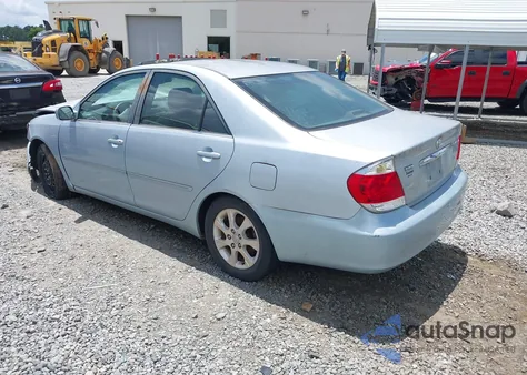 2005 Toyota Camry Xle V6 z USA, uszkodzony, nr VIN 4T1BF30K95U596781